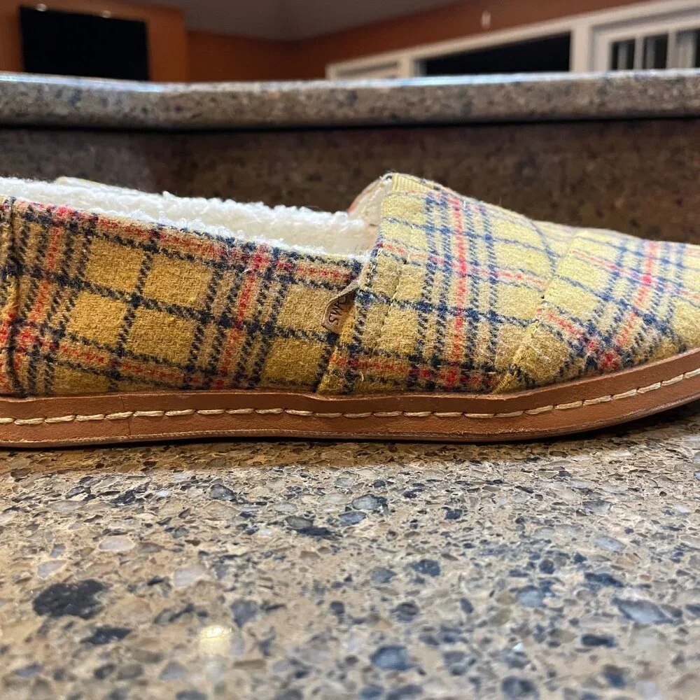 TOMS Women's Size 8.8 Alpargata Leather Wrap Buckthorn Plaid/Faux Shearling - Picture 3 of 8